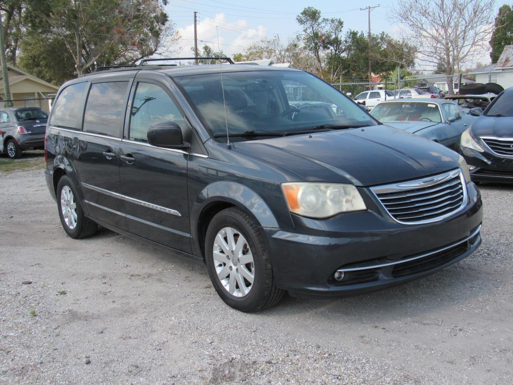 2013 Chrysler Town & Country Touring