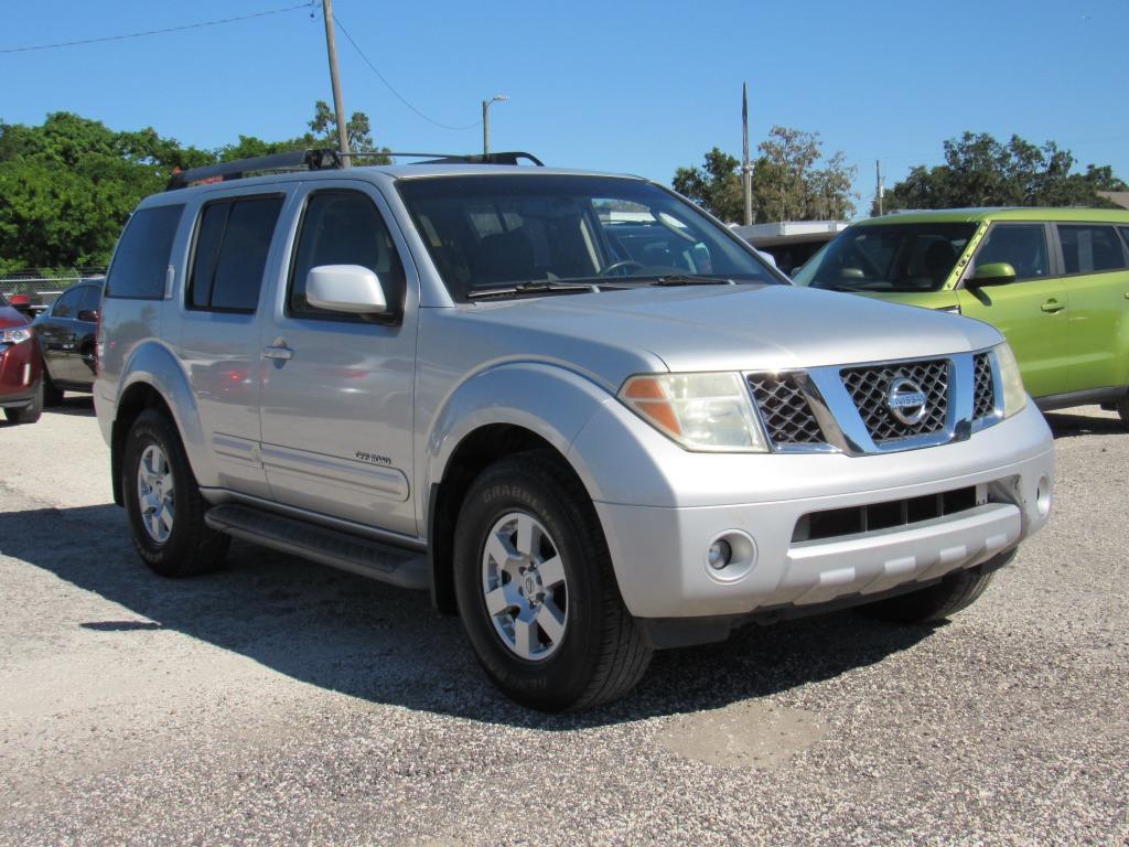2005 Nissan Pathfinder SE