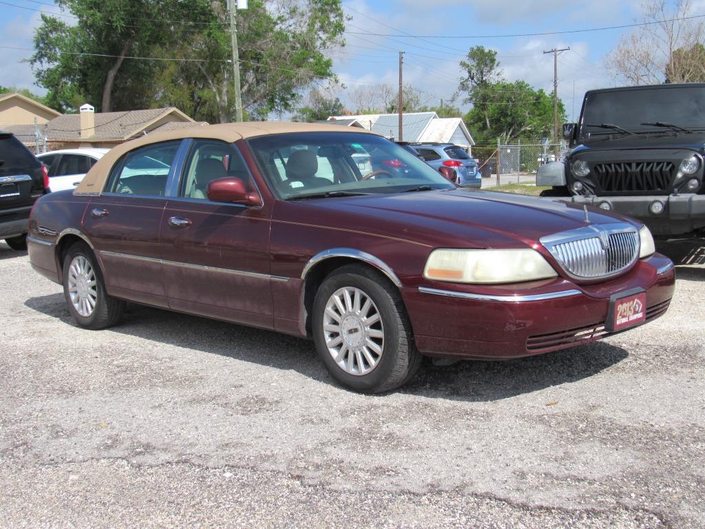 2003 Lincoln Town Car Signature