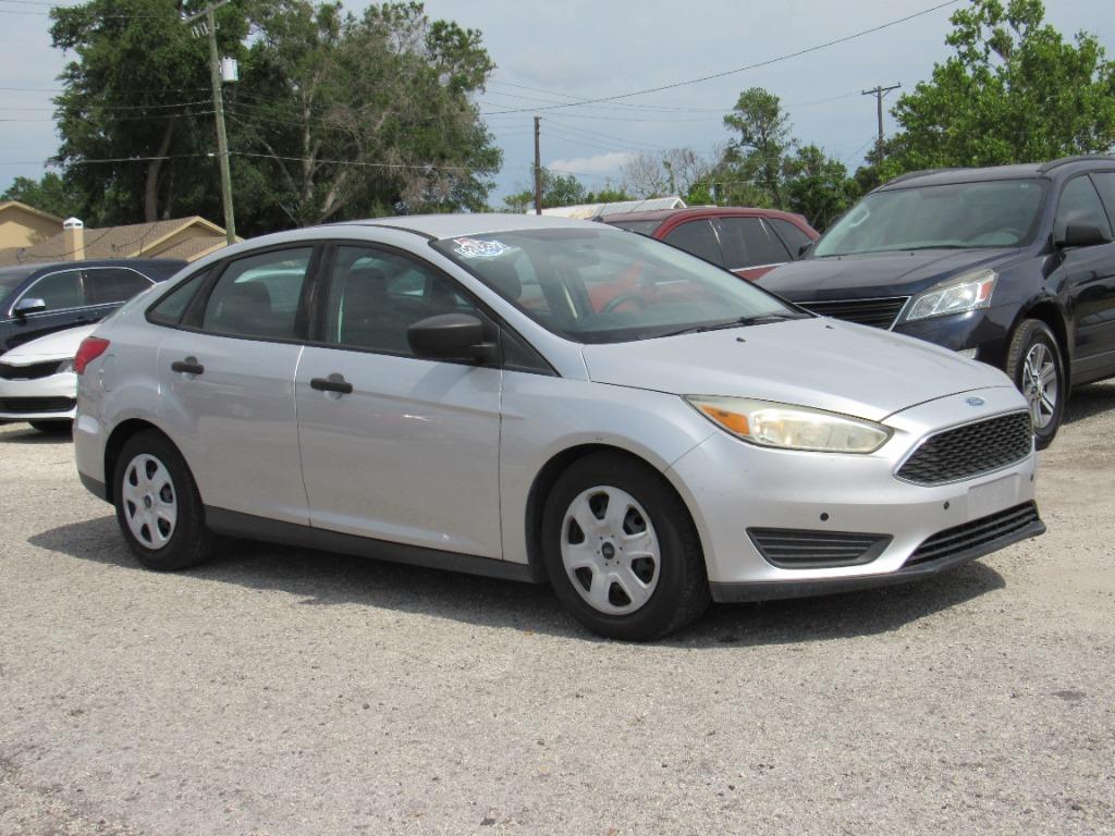 2016 Ford Focus Sedan S's photo